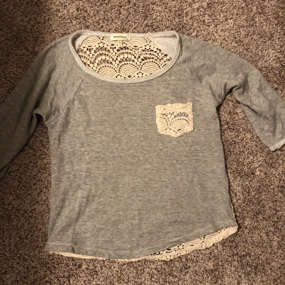 Mid-sleeve shirt
